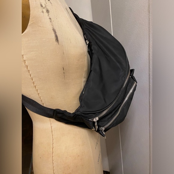 SANDRO OVERSIZED BELT BAG IN BLACK - Picture 3 of 15